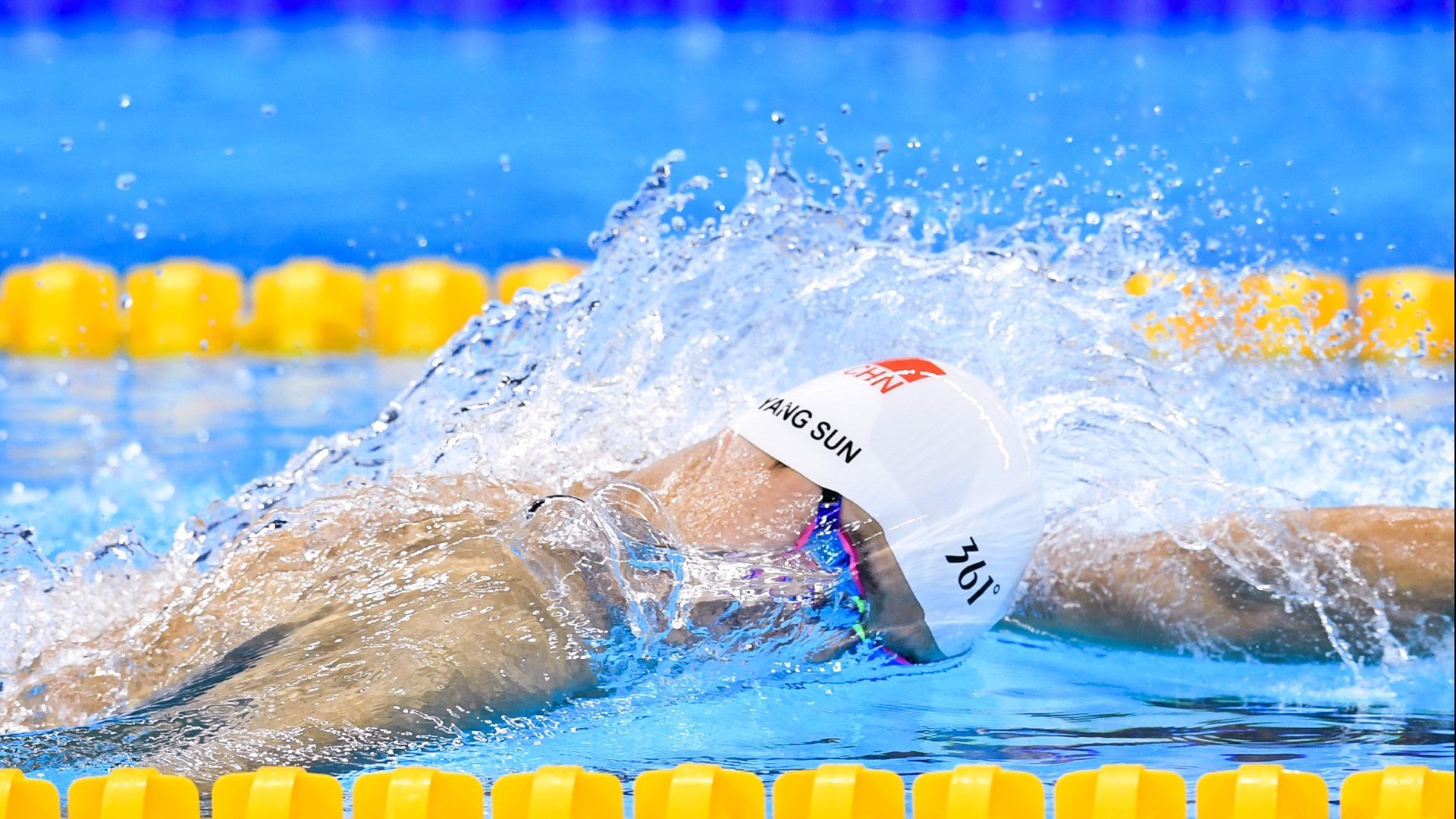 中国男足在巴黎奥运会比赛中以2-0战胜日本，奥运会足球赛中国男足